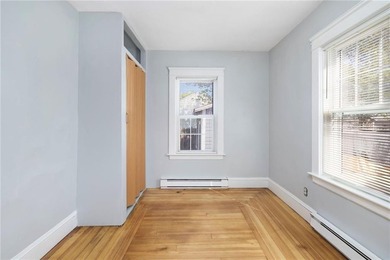 Charming 3-bedroom Bungalow situated on an oversized lot in a - photo 9