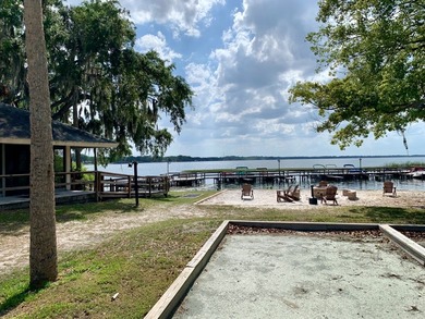 Charming 2 bedroom, 2 bath, 1989 double-wide mobile home is - photo 28