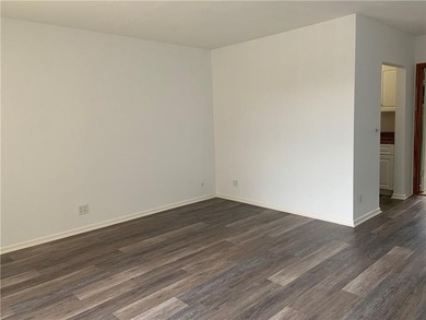 IMMACULATE one bedroom condo in east Boynton, remodeled, BRAND - photo 4
