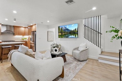 Renovated and Gorgeous: 3 HOMES on 1 LOT. Lease this compound - photo 6