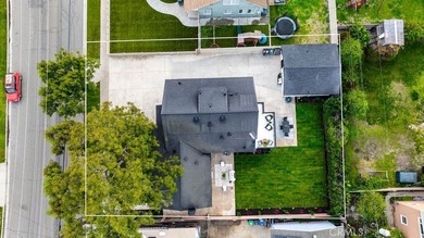 Renovated and Gorgeous: 3 HOMES on 1 LOT. Lease this compound - photo 10