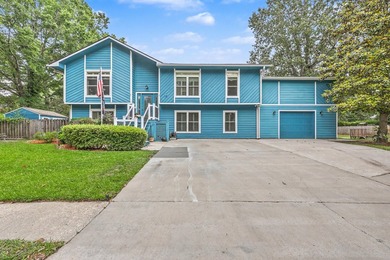 This spacious approximately 3,600-square-foot split-level home - photo 2