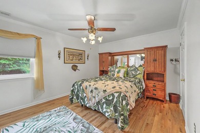This spacious approximately 3,600-square-foot split-level home - photo 10