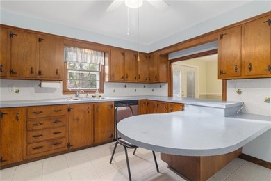 Welcome to 350 Essex Road in North Kingstown. This - photo 5