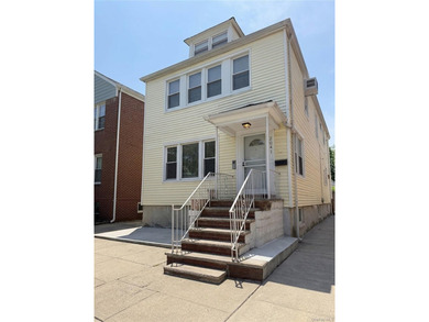 Exceptional opportunity to own a detached two-family home in a - photo 1