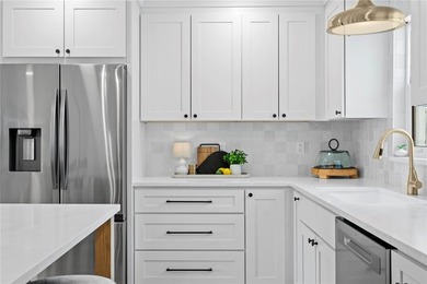 Welcome to this thoughtfully reimagined 3-bedroom, 2-bathroom - photo 11