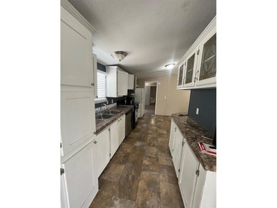 Don't miss out on this spacious 3-bedroom, 2-bath mobile home in - photo 11