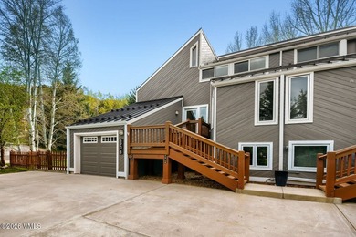 Beautifully maintained 4-bedroom, 4.5-bath duplex in a prime - photo 1
