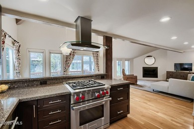 Beautifully maintained 4-bedroom, 4.5-bath duplex in a prime - photo 2