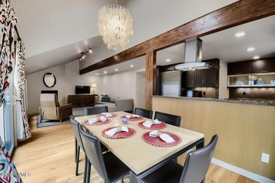 Beautifully maintained 4-bedroom, 4.5-bath duplex in a prime - photo 3