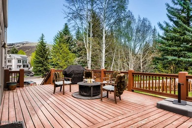 Beautifully maintained 4-bedroom, 4.5-bath duplex in a prime - photo 5