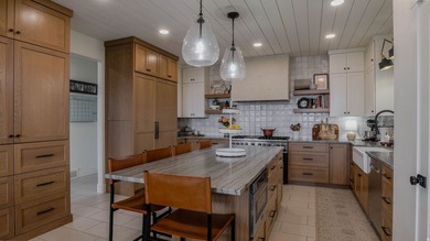Renovated 5,600 sq ft home on 5 acres in the private gated - photo 15