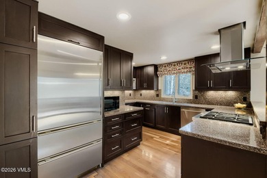 Beautifully maintained 4-bedroom, 4.5-bath duplex in a prime - photo 8