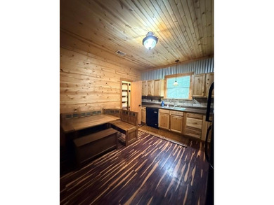 Charming and cozy 2-bedroom, 1.5-bath lake house in a highly - photo 4