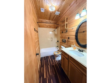 Charming and cozy 2-bedroom, 1.5-bath lake house in a highly - photo 6