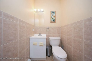Built in 2005 this one family Colonial features spacious - photo 11