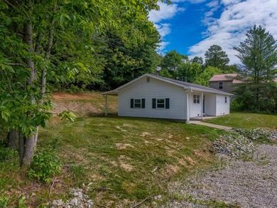 **Location, Location, Location!** Don't miss this beautifully - photo 4