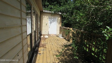 Great price on this *fixer* home. Great location and a very nice - photo 14