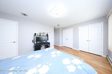 Built in 2005 this one family Colonial features spacious - photo 15