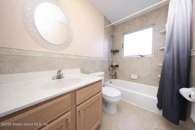 Built in 2005 this one family Colonial features spacious - photo 17