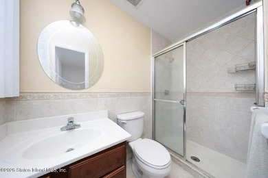 Built in 2005 this one family Colonial features spacious - photo 18