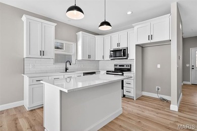 New Construction!! A 1,303 sq. ft. ranch featuring 2 bedrooms, 2 - photo 2