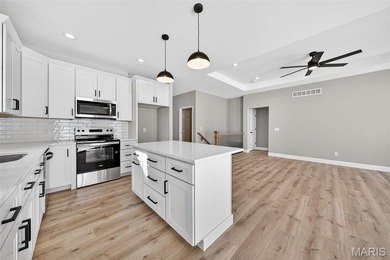 New Construction!! A 1,303 sq. ft. ranch featuring 2 bedrooms, 2 - photo 4