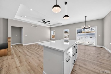 New Construction!! A 1,303 sq. ft. ranch featuring 2 bedrooms, 2 - photo 6