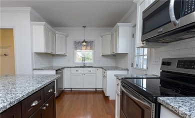Discover the perfect blend of privacy and comfort in this - photo 15
