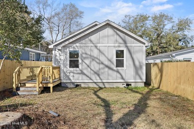 Fully renovated & low-maintenance home offered in a premier - photo 22