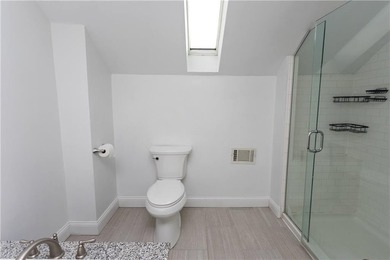 Discover the perfect blend of privacy and comfort in this - photo 31