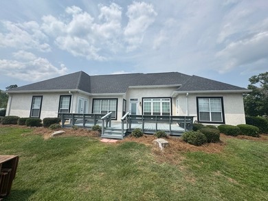 Baymeadows Subdivision!! On the large lake! This 3BR/2.5 BA is - photo 3