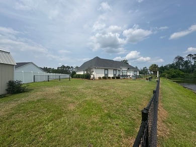 Baymeadows Subdivision!! On the large lake! This 3BR/2.5 BA is - photo 4
