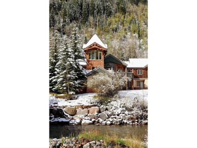 Enjoy an easy, carefree life in this magnificent creekside home - photo 1