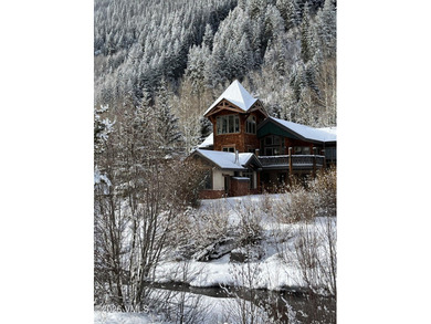 Enjoy an easy, carefree life in this magnificent creekside home - photo 5