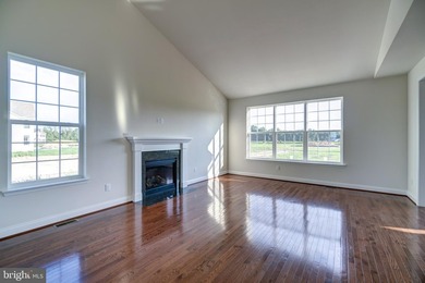 The Legend features a 1st-floor owner suite with a grand - photo 19