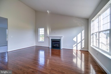 The Legend features a 1st-floor owner suite with a grand - photo 20