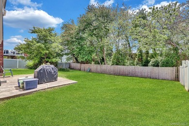Wide-Line High Ranch featuring 4-5 bedrooms, 2 Full Baths, a Den - photo 28
