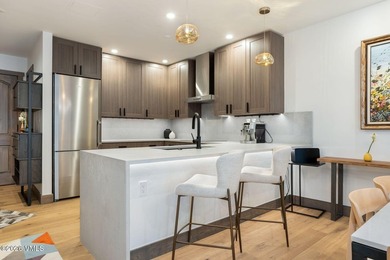 Alpine elegance meets ski-in/ski-out convenience in this - photo 2