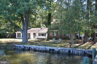 Just 4 miles (five minutes) outside the historic town of St - photo 4