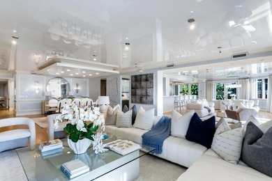 Spectacular and rarely found direct oceanfront villa with - photo 11