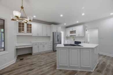Smith Lake (Rock Creek) A fully renovated lake cottage on a nice - photo 11