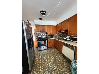 Charming 3-bedroom, 1-bathroom single-family home at 3485 Mickle - photo 12