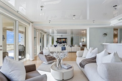 Spectacular and rarely found direct oceanfront villa with - photo 16