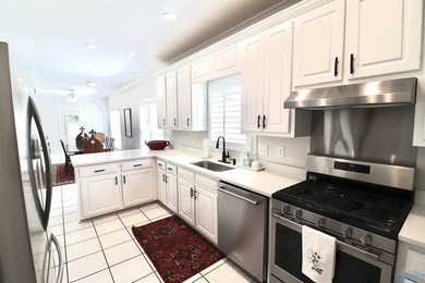 Beautifully maintained patio home located in the gated golf - photo 18