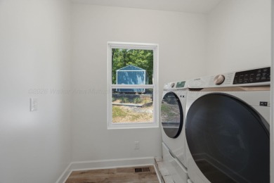 Smith Lake (Rock Creek) A fully renovated lake cottage on a nice - photo 18