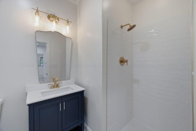 Smith Lake (Rock Creek) A fully renovated lake cottage on a nice - photo 19