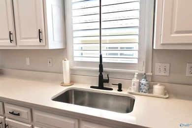 Beautifully maintained patio home located in the gated golf - photo 21