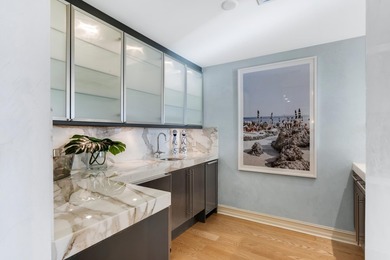 Spectacular and rarely found direct oceanfront villa with - photo 22