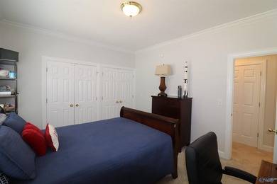 Beautifully maintained patio home located in the gated golf - photo 25